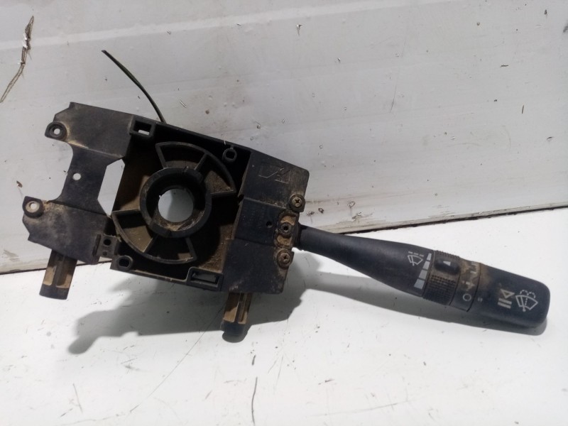 Recambio de mando limpia para land rover discovery td5 e referencia OEM IAM XPE500010PUY 37103AV28K2 RV99981823