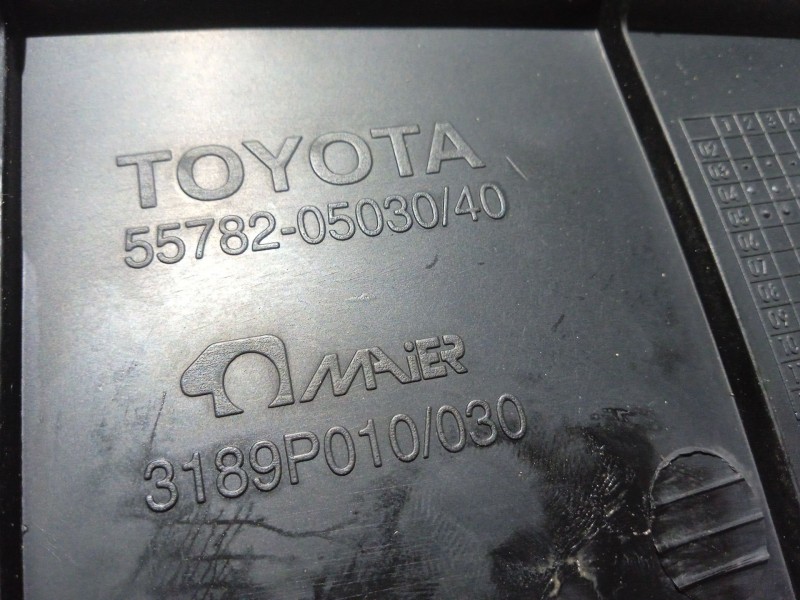 Recambio de moldura para toyota avensis (_t25_) 1.8 (zzt251_) referencia OEM IAM 5578205030 5578205040 5578105050