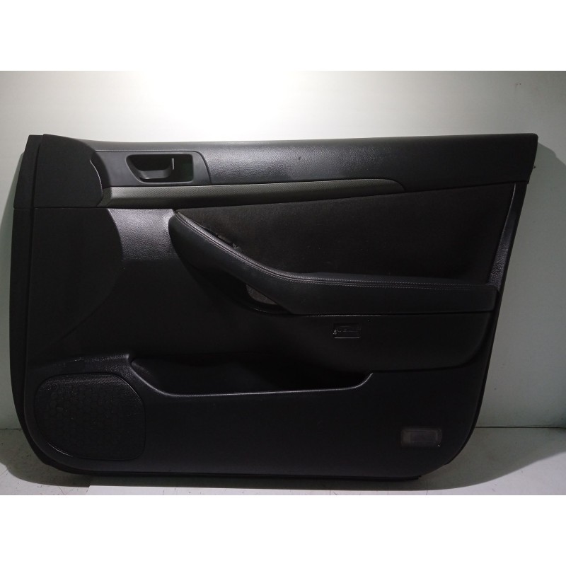 Recambio de guarnecido puerta delantera derecha para toyota avensis (_t25_) 1.8 (zzt251_) referencia OEM IAM 6762305030  