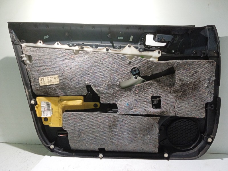 Recambio de guarnecido puerta delantera derecha para toyota avensis (_t25_) 1.8 (zzt251_) referencia OEM IAM 6762305030  