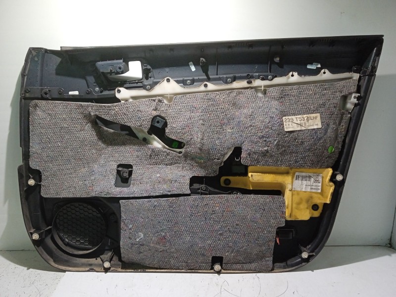 Recambio de guarnecido puerta delantera izquierda para toyota avensis (_t25_) 1.8 (zzt251_) referencia OEM IAM 6762405040  