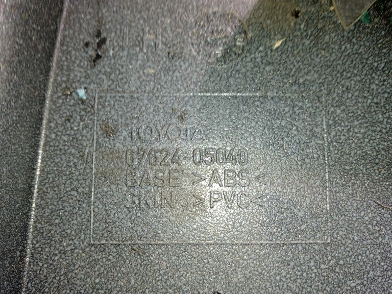 Recambio de guarnecido puerta delantera izquierda para toyota avensis (_t25_) 1.8 (zzt251_) referencia OEM IAM 6762405040  