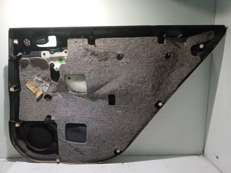 Recambio de guarnecido puerta trasera izquierda para toyota avensis (_t25_) 1.8 (zzt251_) referencia OEM IAM 6763405010  