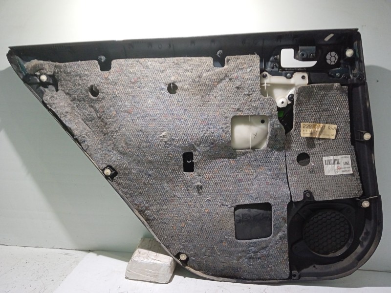 Recambio de guarnecido puerta trasera derecha para toyota avensis (_t25_) 1.8 (zzt251_) referencia OEM IAM 6763305020  