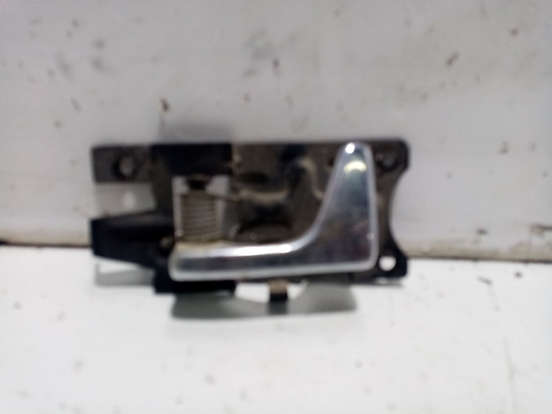 Recambio de maneta interior trasera izquierda para land rover discovery td5 e referencia OEM IAM AWR4386PUY  