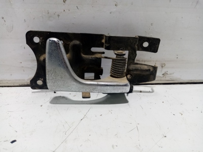 Recambio de maneta interior trasera derecha para land rover discovery td5 e referencia OEM IAM AWR4386PUY  