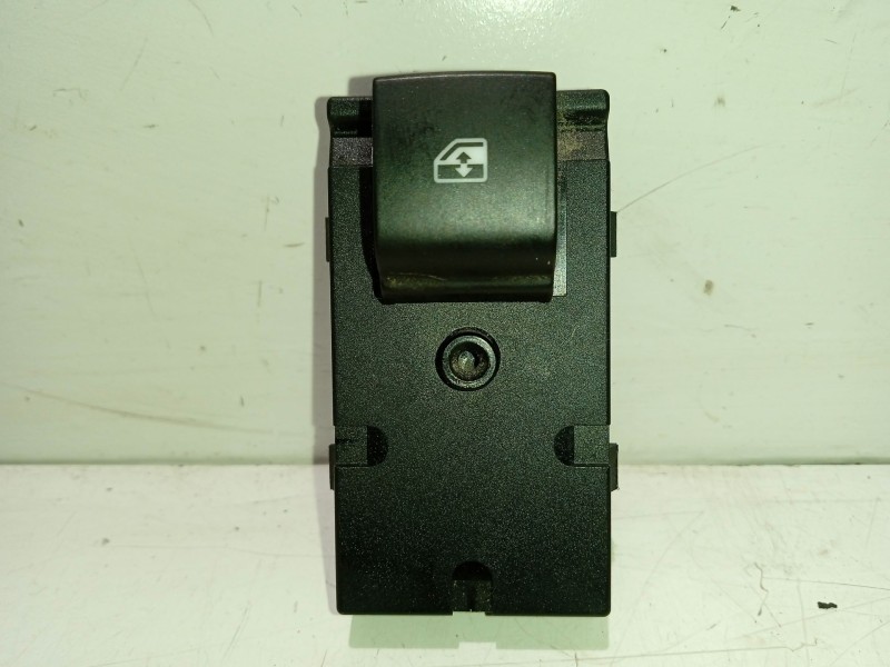 Recambio de mando elevalunas trasero izquierdo para opel astra j (p10) 2.0 cdti (68) referencia OEM IAM 13301888  