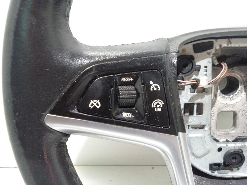 Recambio de volante para opel astra j (p10) 2.0 cdti (68) referencia OEM IAM 13351029  