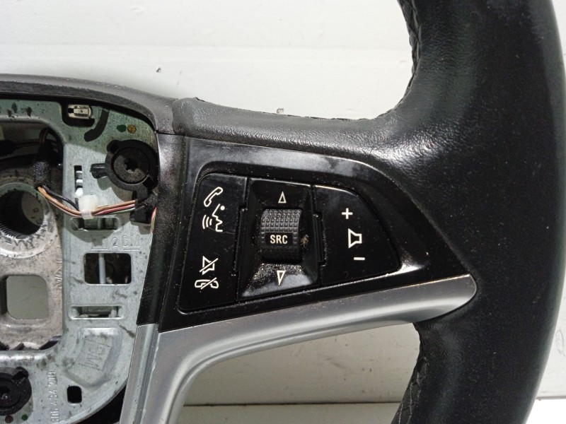 Recambio de volante para opel astra j (p10) 2.0 cdti (68) referencia OEM IAM 13351029  