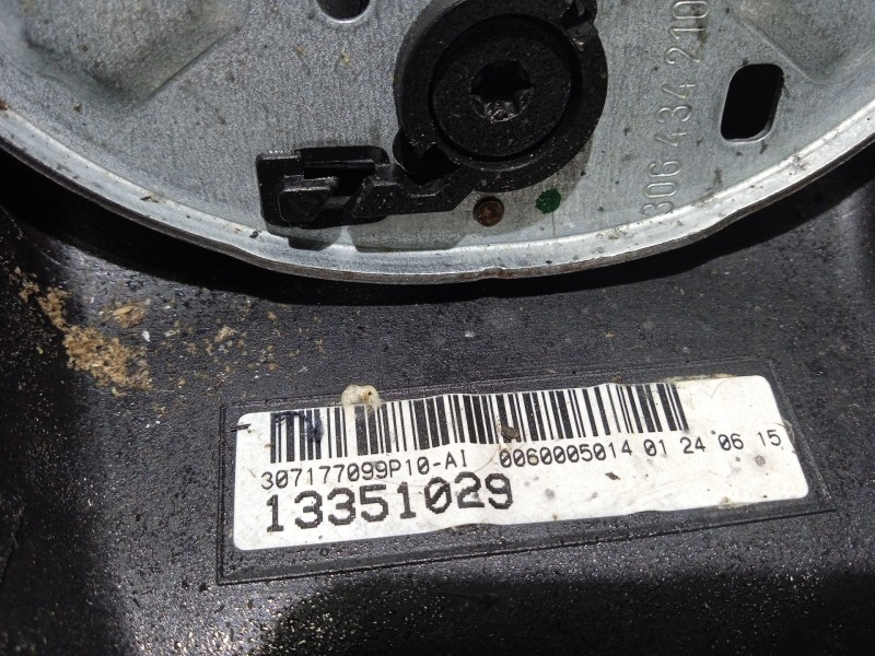 Recambio de volante para opel astra j (p10) 2.0 cdti (68) referencia OEM IAM 13351029  