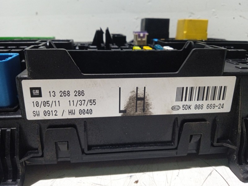 Recambio de caja reles / fusibles para opel zafira b furgoneta/monovolumen (a05) 1.7 cdti van (m75) referencia OEM IAM 13268286 