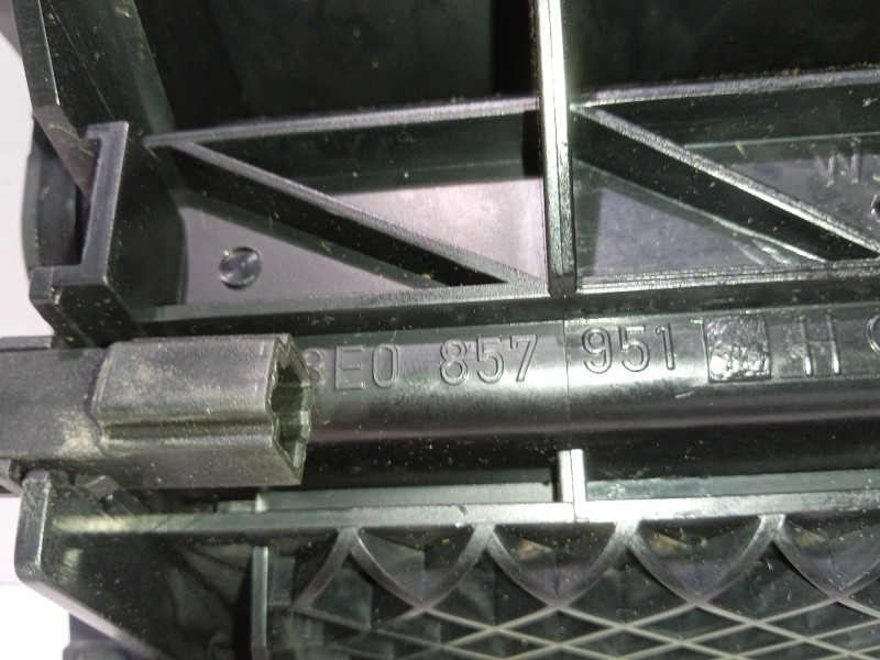 Recambio de cenicero para audi a4 b6 avant (8e5) 2.5 tdi referencia OEM IAM 8E0857951H  