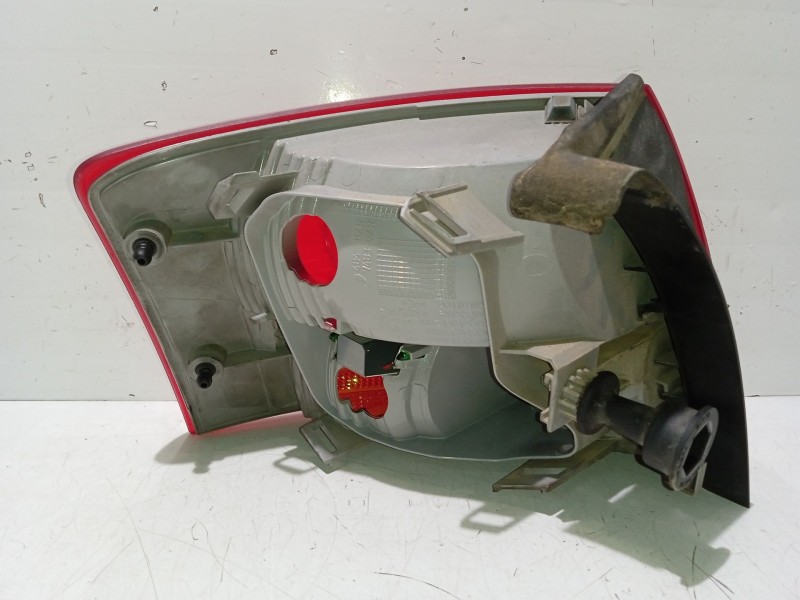 Recambio de piloto trasero derecho para audi a4 b6 avant (8e5) 2.5 tdi referencia OEM IAM 8E9945096E  