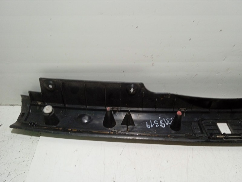 Recambio de moldura para audi a4 b6 avant (8e5) 2.5 tdi referencia OEM IAM 8E9864483C  