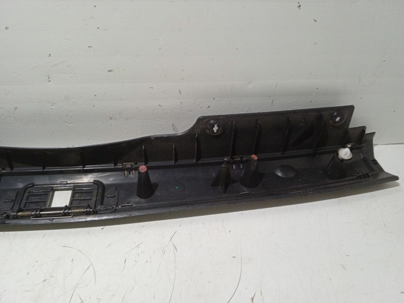 Recambio de moldura para audi a4 b6 avant (8e5) 2.5 tdi referencia OEM IAM 8E9864483C  