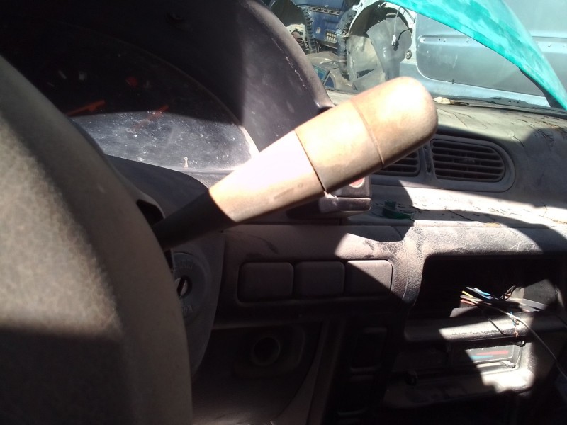 Recambio de mando limpia para nissan vanette cargo referencia OEM IAM 252600F000  