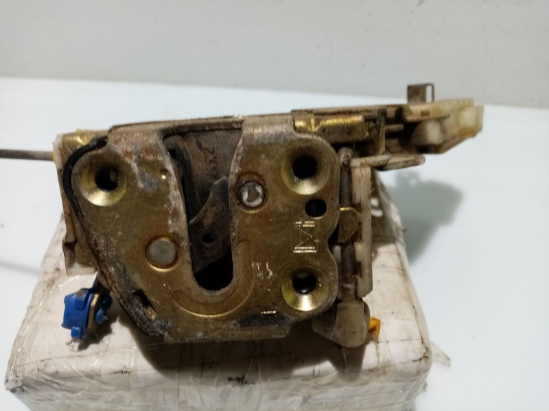 Recambio de cerradura puerta delantera izquierda para ssangyong korando referencia OEM IAM 8835005001  