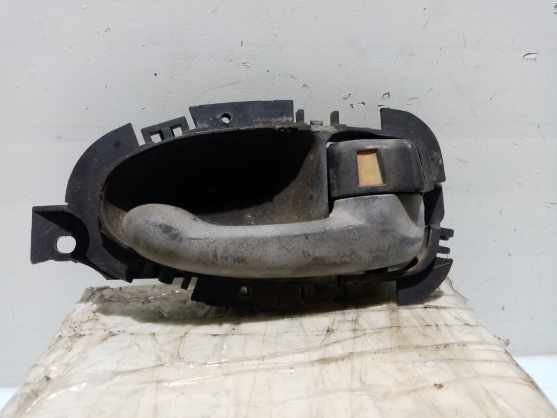 Recambio de maneta interior delantera derecha para ssangyong korando referencia OEM IAM 7263006000AAD  