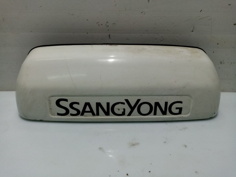 Recambio de moldura para ssangyong korando 2.3 turbodiesel cat referencia OEM IAM 7963006010  