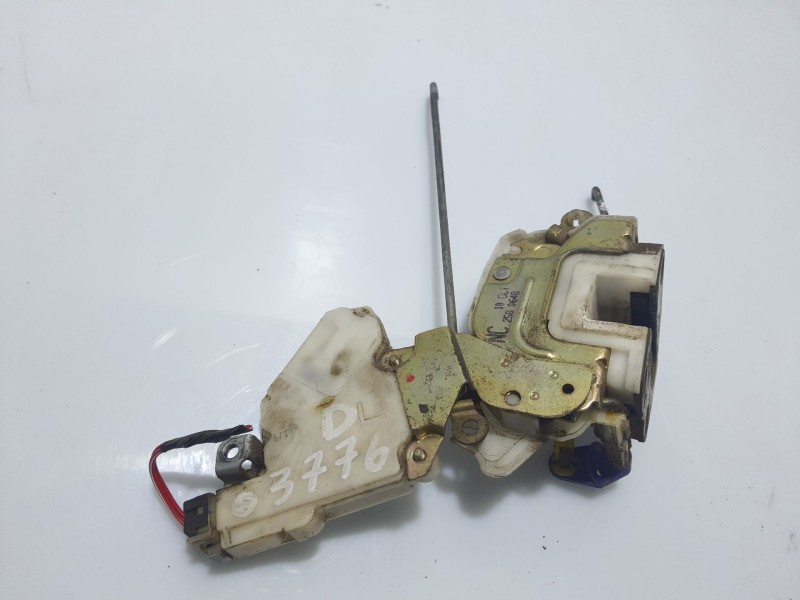 Recambio de cerradura puerta delantera derecha para nissan serena (c23m) 2.3 diesel referencia OEM IAM 8055261U01  