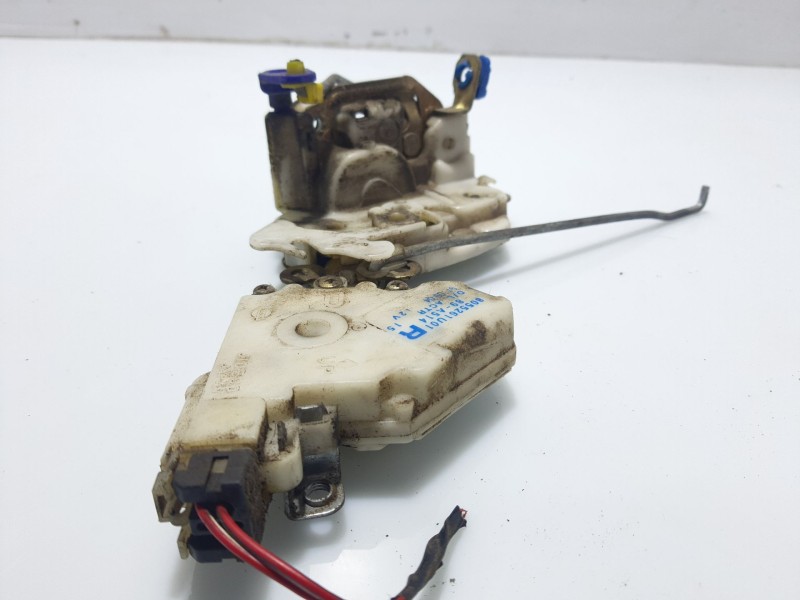 Recambio de cerradura puerta delantera derecha para nissan serena (c23m) 2.3 diesel referencia OEM IAM 8055261U01  