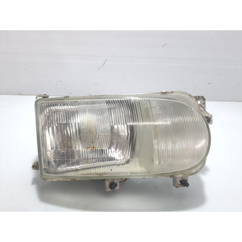 Recambio de faro derecho para nissan serena (c23m) 2.3 diesel referencia OEM IAM 260107C002  