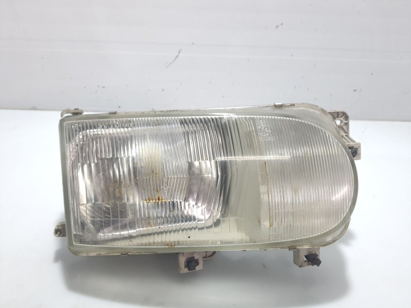 Recambio de faro derecho para nissan serena (c23m) 2.3 diesel referencia OEM IAM 260107C002  