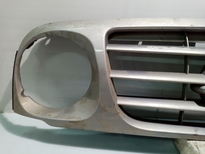 Recambio de calandra delantera de radiador para ssangyong korando referencia OEM IAM 7943106010  