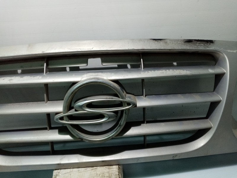 Recambio de calandra delantera de radiador para ssangyong korando referencia OEM IAM 7943106010  