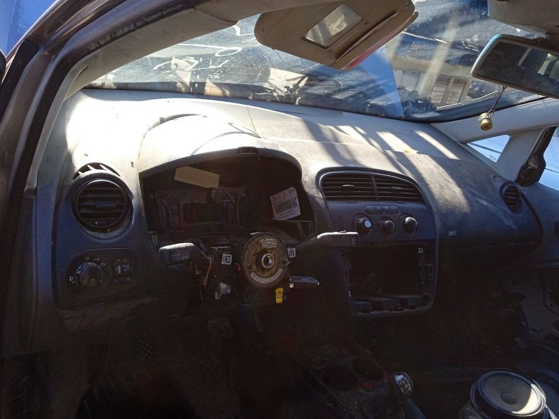 Recambio de salpicadero para seat toledo iii (5p2) 1.9 tdi referencia OEM IAM 5P1857003R  