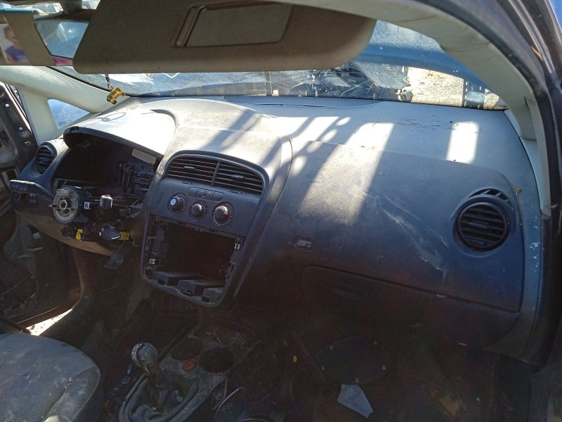 Recambio de salpicadero para seat toledo iii (5p2) 1.9 tdi referencia OEM IAM 5P1857003R  