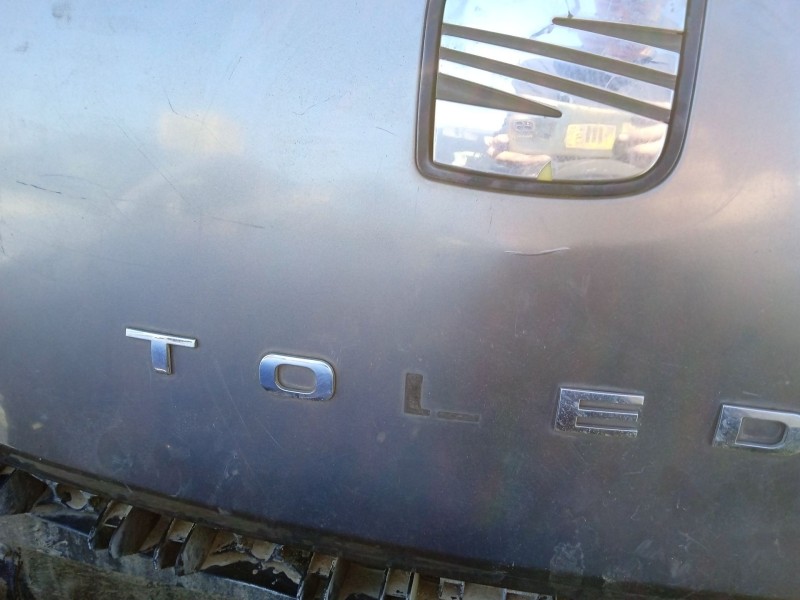 Recambio de porton trasero para seat toledo iii (5p2) 1.9 tdi referencia OEM IAM 5P5827024  