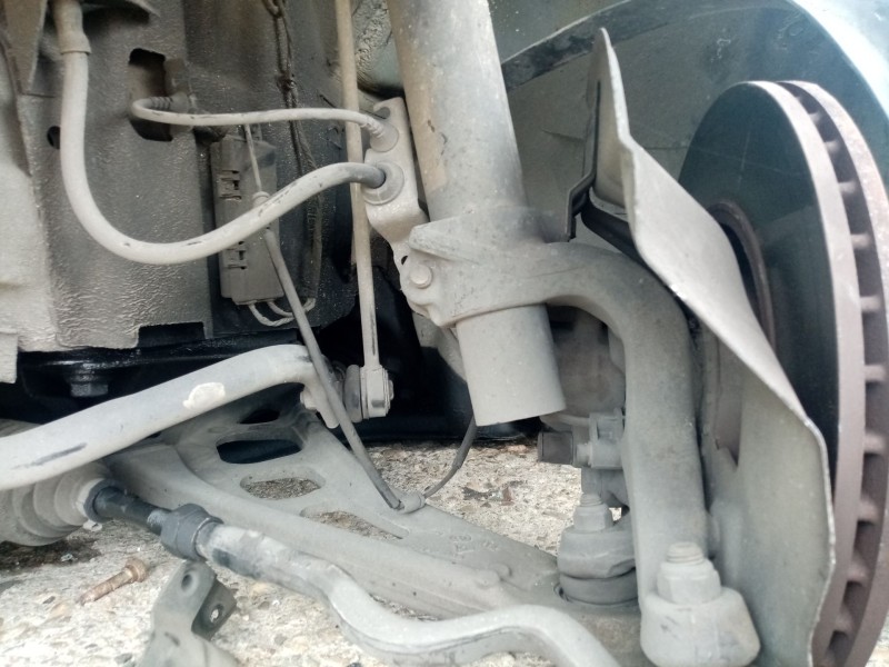 Recambio de mangueta delantera izquierda para bmw 3 (e46) 320 d referencia OEM IAM 31211096429  