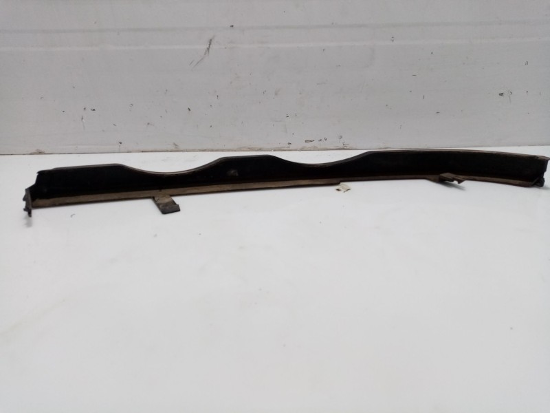 Recambio de moldura para bmw 3 (e46) 320 d referencia OEM IAM 63128384488  