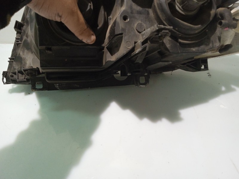 Recambio de faro derecho para bmw 3 (e46) 320 d referencia OEM IAM 63126906494  