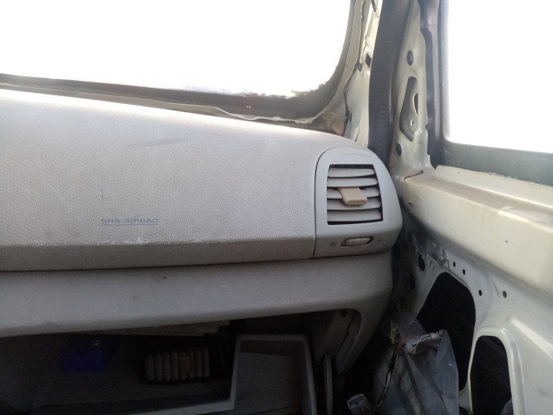 Recambio de rejilla aireadora para nissan micra iii (k12) 1.4 16v referencia OEM IAM 68760AX700  