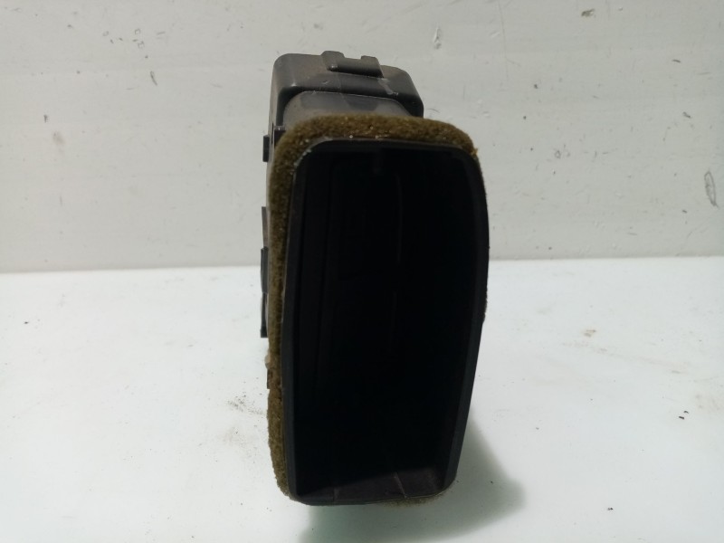 Recambio de rejilla aireadora para nissan micra iii (k12) 1.4 16v referencia OEM IAM 68751AX600  