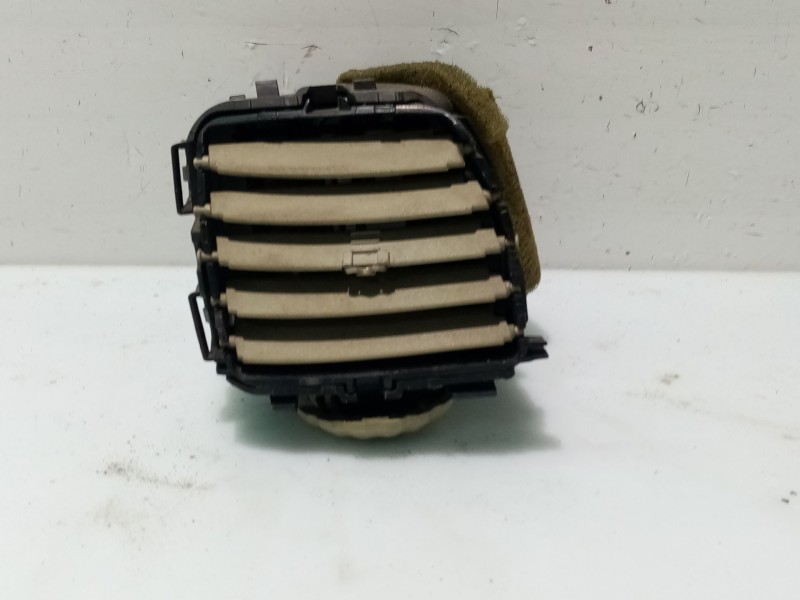 Recambio de rejilla aireadora para nissan micra iii (k12) 1.4 16v referencia OEM IAM 68761AX700  