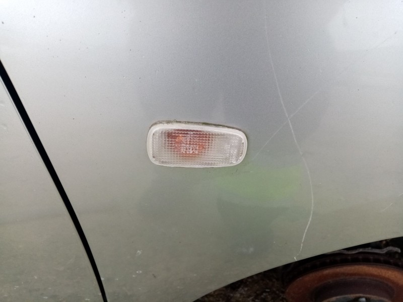 Recambio de piloto lateral derecho para toyota prius (nhw20) 1.5 cat referencia OEM IAM 8173053011  