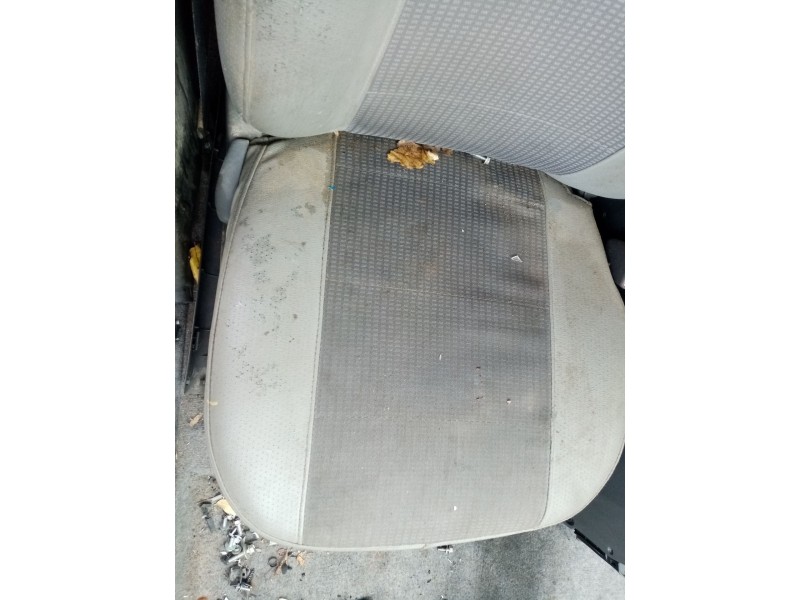 Recambio de asiento delantero derecho para toyota prius (nhw20) 1.5 cat referencia OEM IAM 7110047180B3  