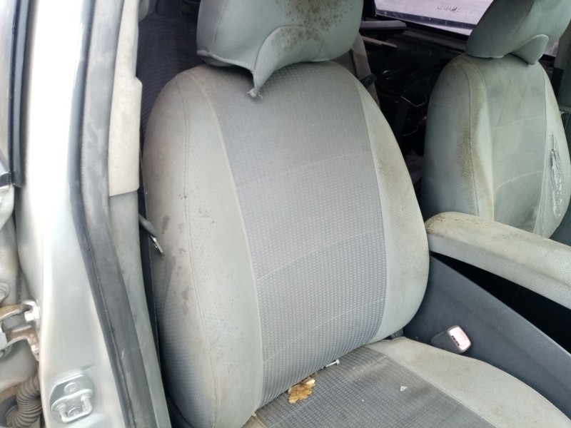 Recambio de asiento delantero derecho para toyota prius (nhw20) 1.5 cat referencia OEM IAM 7110047180B3  