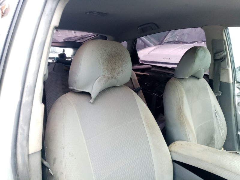 Recambio de asiento delantero derecho para toyota prius (nhw20) 1.5 cat referencia OEM IAM 7110047180B3  