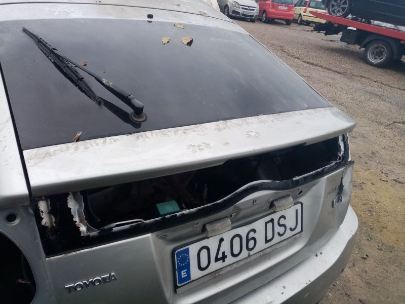 Recambio de aleron trasero para toyota prius (nhw20) 1.5 cat referencia OEM IAM 7608547900  