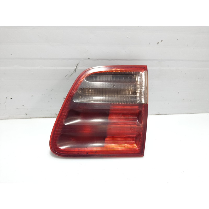 Recambio de piloto trasero derecho interior para mercedes-benz clase e (w210) berlina referencia OEM IAM A2108206064  324502