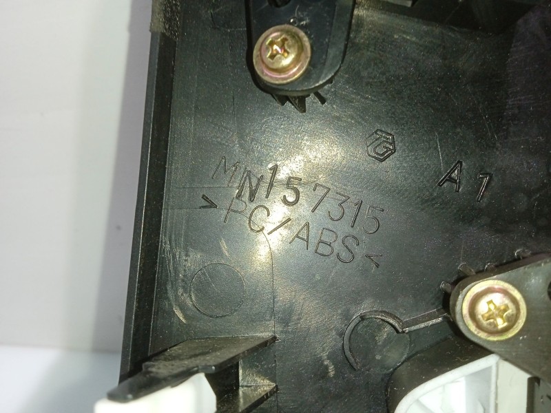 Recambio de moldura para mitsubishi grandis (na_w) 2.4 mivec (na4w) referencia OEM IAM MN157315  