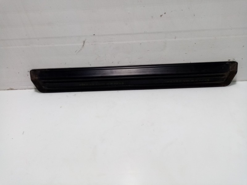 Recambio de moldura puerta delantera izquierda para bmw 3 (e46) 320 d referencia OEM IAM 51138208449  