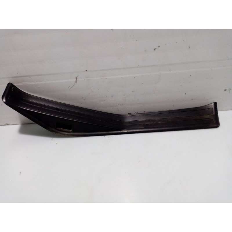 Recambio de moldura puerta trasera izquierda para bmw 3 (e46) 320 d referencia OEM IAM 51138208451  