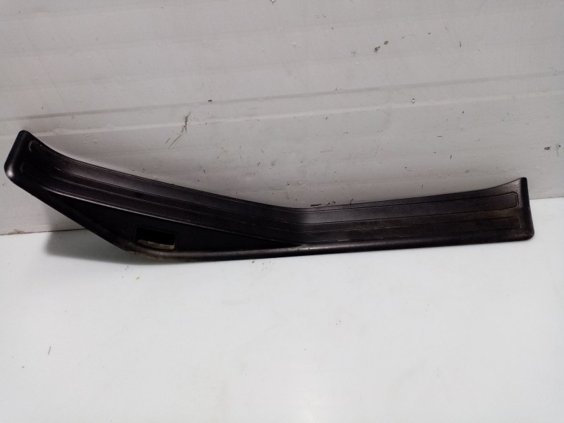 Recambio de moldura puerta trasera izquierda para bmw 3 (e46) 320 d referencia OEM IAM 51138208451  