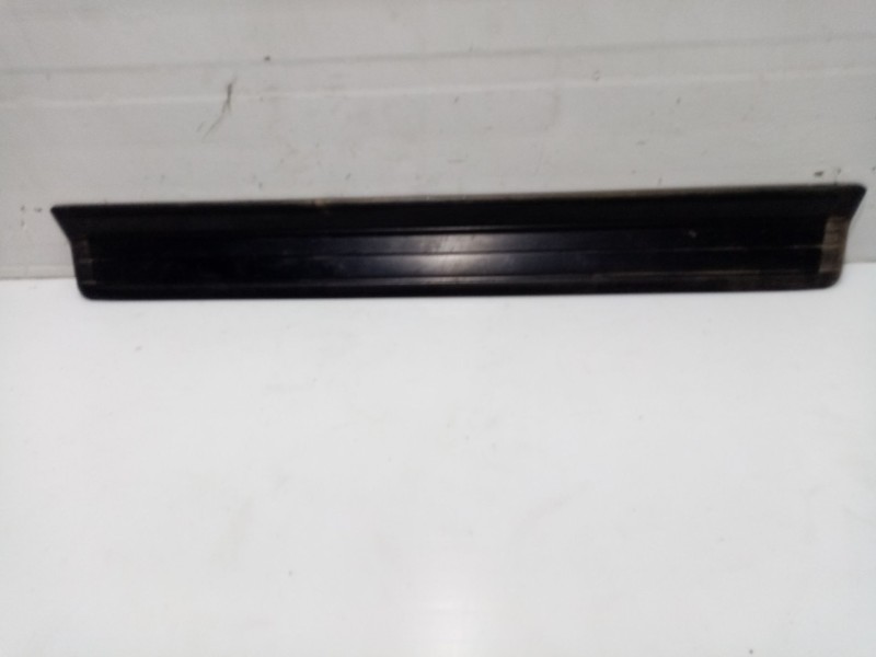 Recambio de moldura puerta delantera derecha para bmw 3 (e46) 320 d referencia OEM IAM 51138208450  