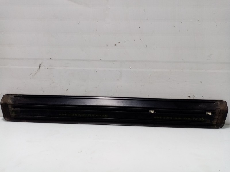 Recambio de moldura puerta delantera derecha para bmw 3 (e46) 320 d referencia OEM IAM 51138208450  